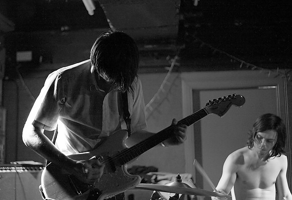 IMG_3225_nr_wb_mono_curves_filter_crop.jpg
