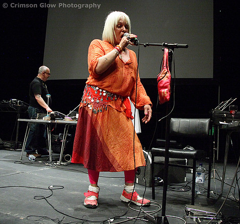 Throbbing Gristle : Sleazy & Genesis P-Orridge